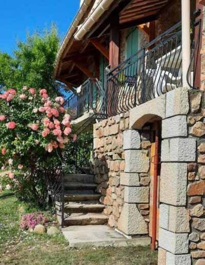 Habillage d'une terrasse en pierre